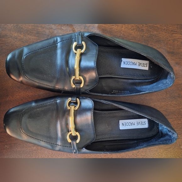 Steve Madden Chic Black Loafers with Gold Accent - Picture 2 of 4